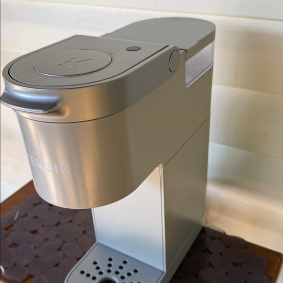 Keurig K-Mini Coffee Maker - Picture 10 of 11